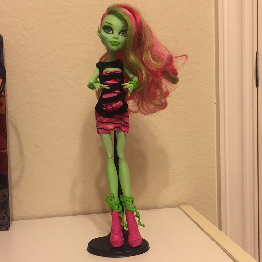 Monster height - Picture 2 of 5